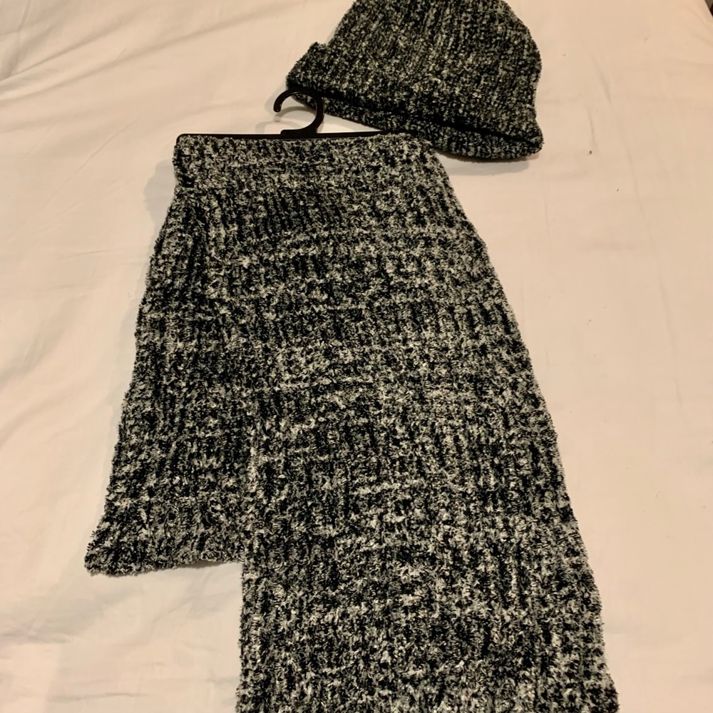 Hat and scarf set- NWOT